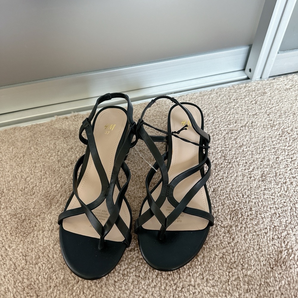 H&M black sandals